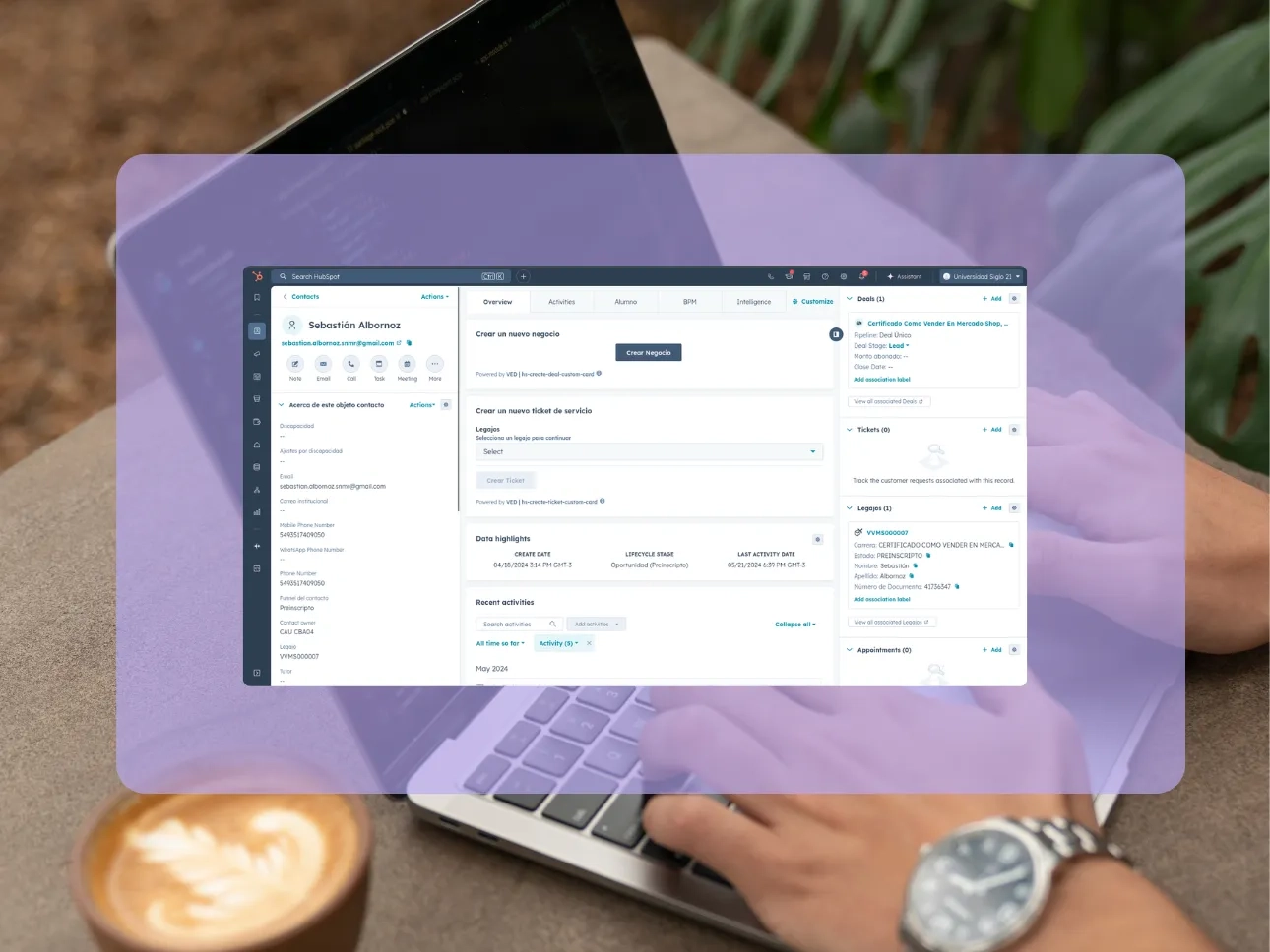 Arquitectura EdTech con HubSpot integrado a sistemas académicos en una institución de educación superior